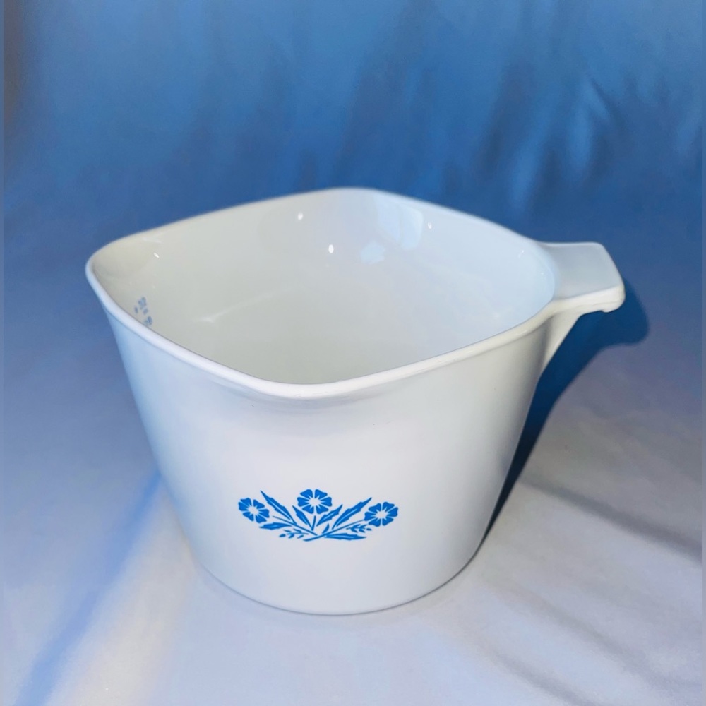 Corning Ware Saucemaker Pan/Pot Stove Oven Microwave and Refrigerator pour lip